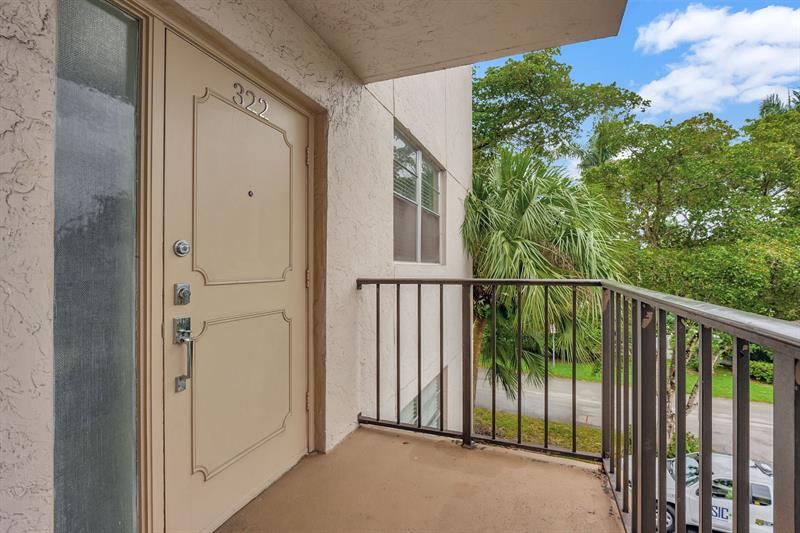 Image 2 of 39 For 2571 Aragon Blvd  322