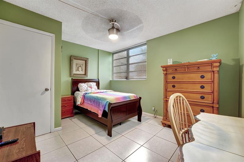 Image 20 of 39 For 2571 Aragon Blvd  322