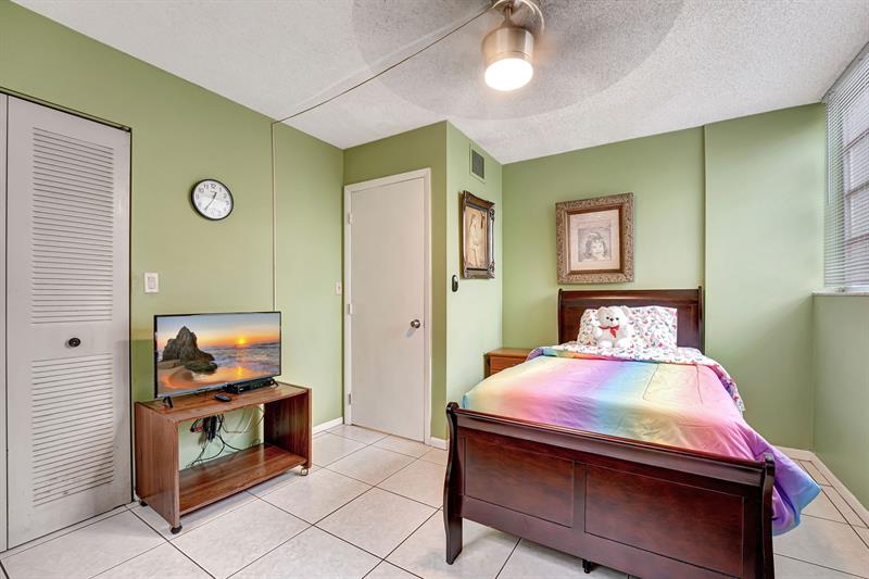 Image 21 of 39 For 2571 Aragon Blvd  322