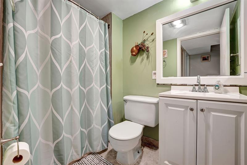 Image 22 of 39 For 2571 Aragon Blvd  322