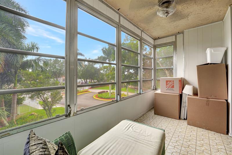 Image 24 of 39 For 2571 Aragon Blvd  322