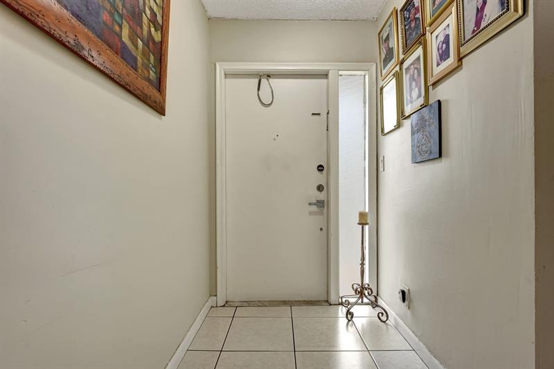 Image 7 of 39 For 2571 Aragon Blvd  322