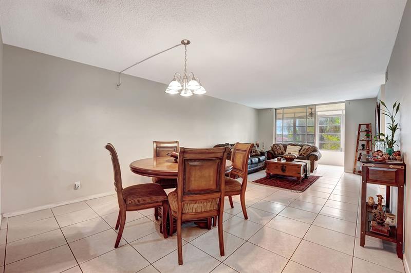 Image 8 of 39 For 2571 Aragon Blvd  322