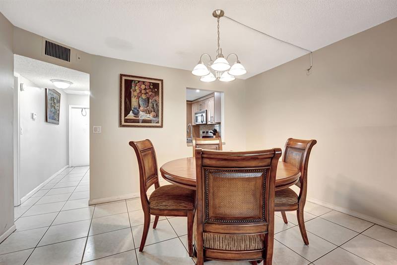 Image 9 of 39 For 2571 Aragon Blvd  322