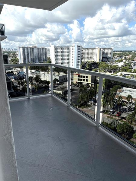 Image 3 of 32 For 3700 Galt Ocean Dr  1412