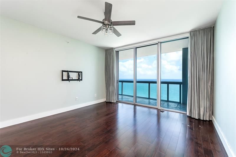 Image 16 of 22 For 6899 Collins Ave  2707