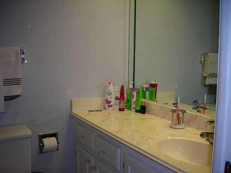Image 14 of 17 For 2600 Course Dr  502