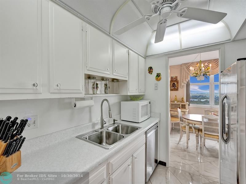 Image 17 of 100 For 2121 Ocean Blvd  1408w