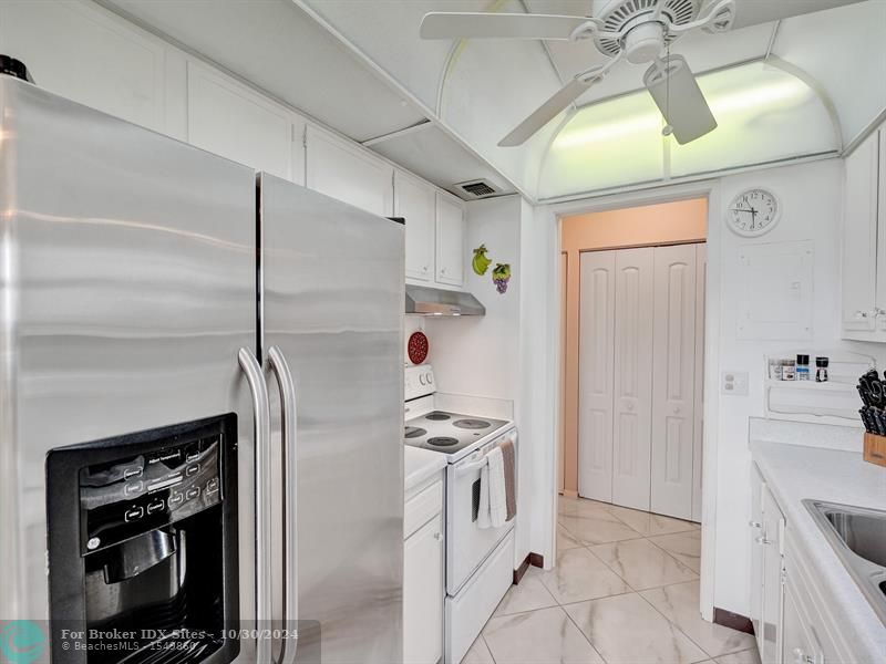 Image 21 of 100 For 2121 Ocean Blvd  1408w