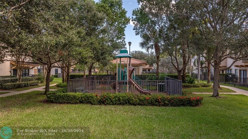 Image 41 of 50 For 4751 Grand Cypress Cir N