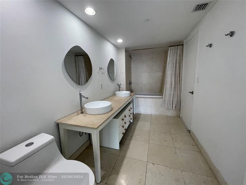 Image 19 of 29 For 495 Brickell Ave  4407