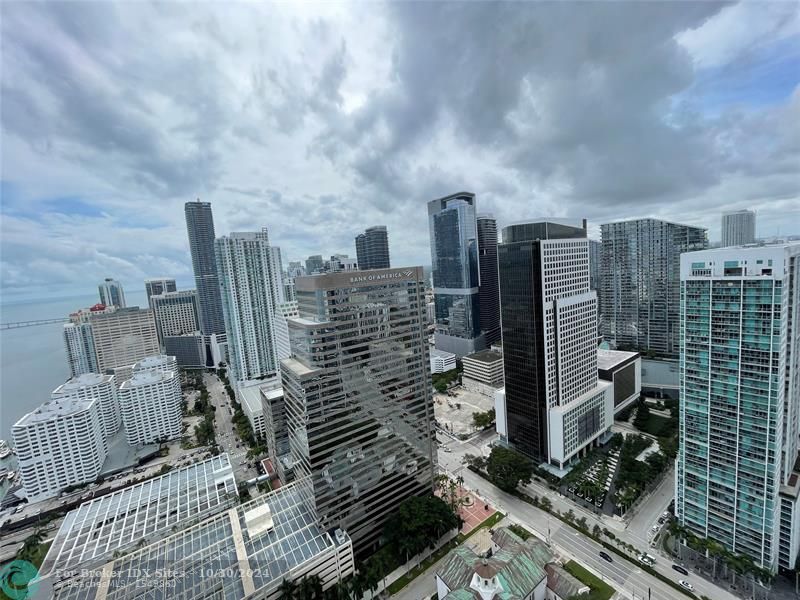 Image 24 of 29 For 495 Brickell Ave  4407