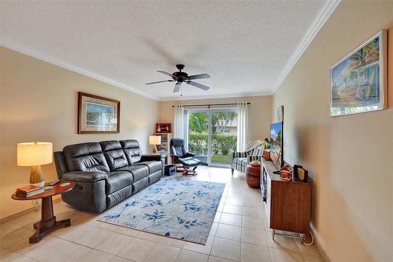 Image 24 of 65 For 860 6th Ave  402