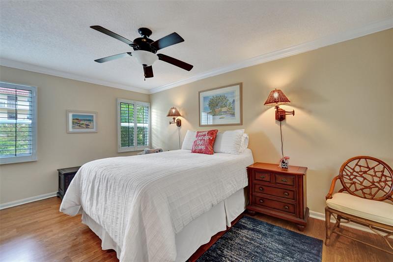 Image 34 of 65 For 860 6th Ave  402