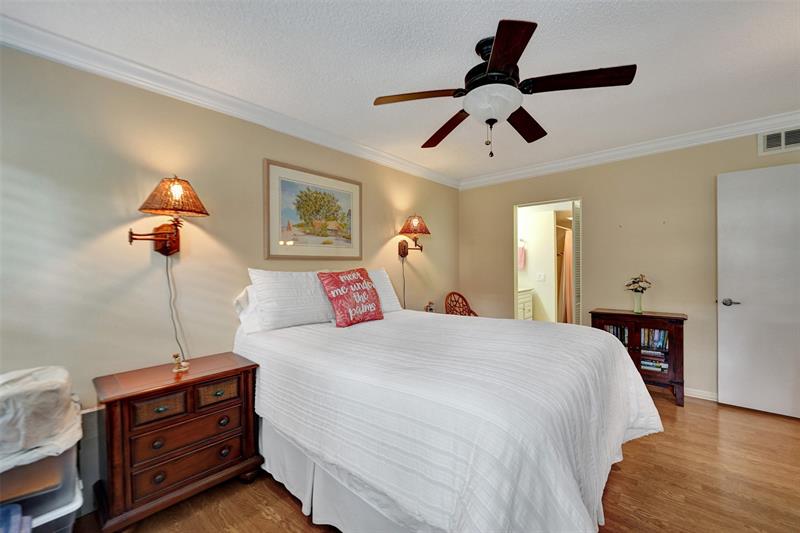 Image 36 of 65 For 860 6th Ave  402