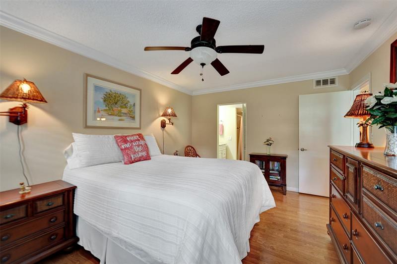 Image 37 of 65 For 860 6th Ave  402
