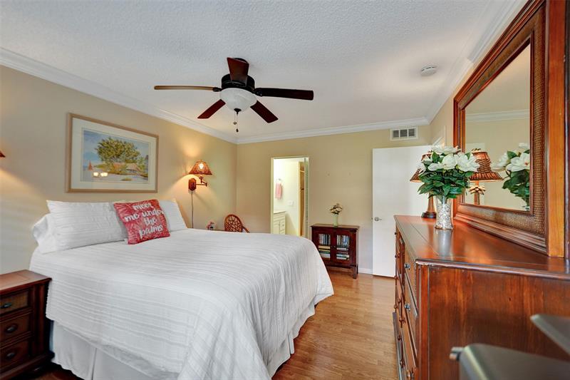 Image 38 of 65 For 860 6th Ave  402