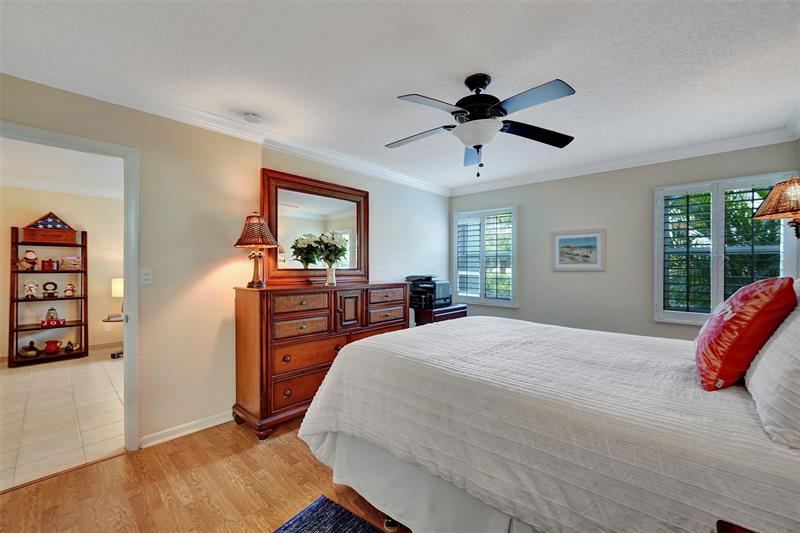 Image 39 of 65 For 860 6th Ave  402