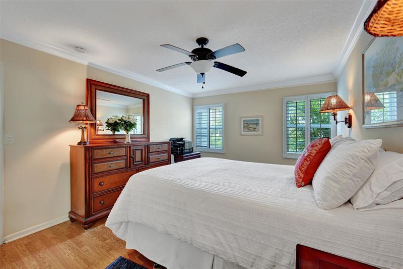 Image 40 of 65 For 860 6th Ave  402