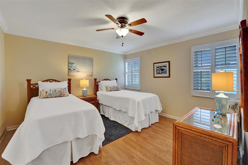 Image 51 of 65 For 860 6th Ave  402