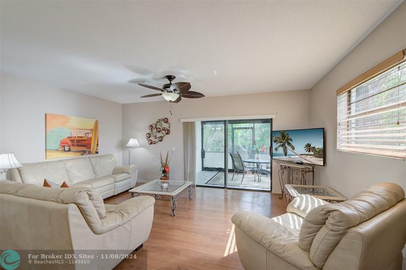 Image 14 of 40 For 2127 14 Ave  2127