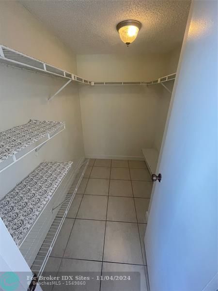 Image 12 of 15 For 6832 Palmetto Cir  206