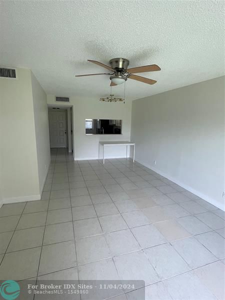 Image 5 of 15 For 6832 Palmetto Cir  206