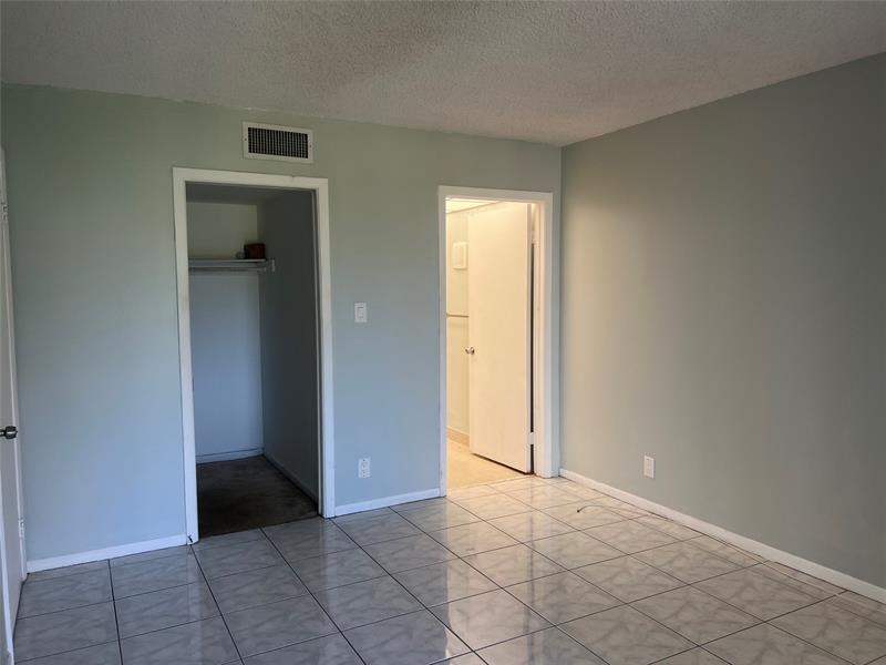 Image 20 of 28 For 3101 47th Ter  228