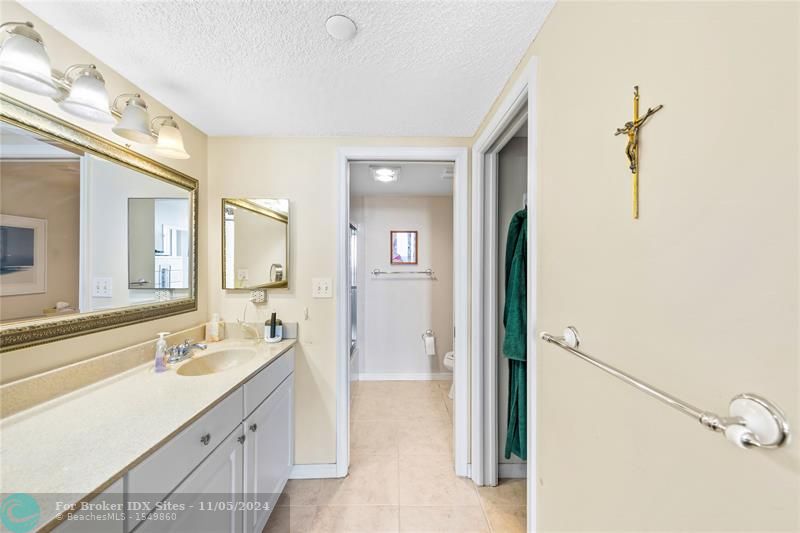 Image 17 of 21 For 5951 Wellesley Park Dr  705