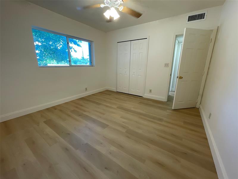 Image 10 of 17 For 1423 Holly Heights Dr  13