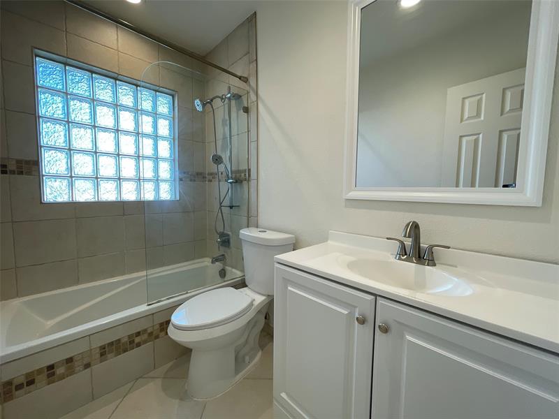 Image 11 of 17 For 1423 Holly Heights Dr  13