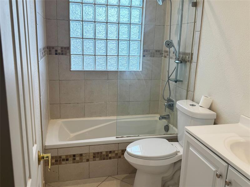Image 12 of 17 For 1423 Holly Heights Dr  13