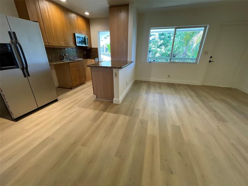 Image 4 of 17 For 1423 Holly Heights Dr  13
