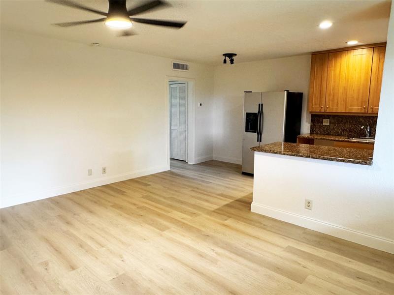 Image 5 of 17 For 1423 Holly Heights Dr  13