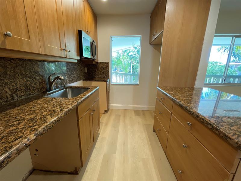 Image 6 of 17 For 1423 Holly Heights Dr  13