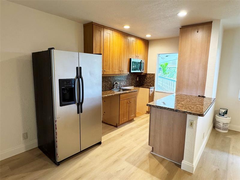 Image 7 of 17 For 1423 Holly Heights Dr  13