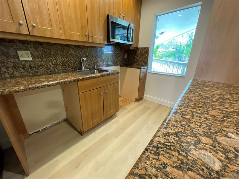 Image 8 of 17 For 1423 Holly Heights Dr  13