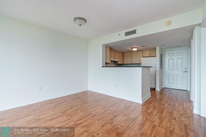 Image 10 of 23 For 3000 Coral Way  517