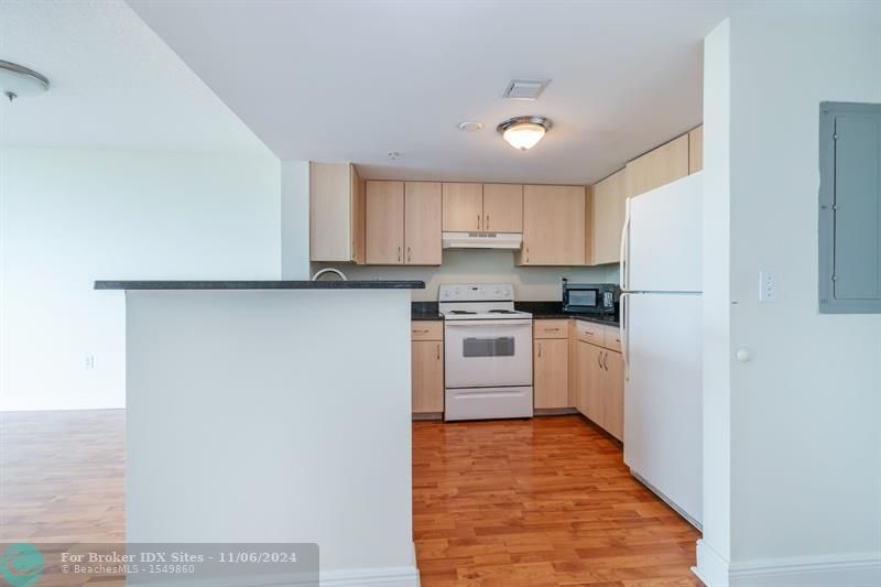 Image 11 of 23 For 3000 Coral Way  517