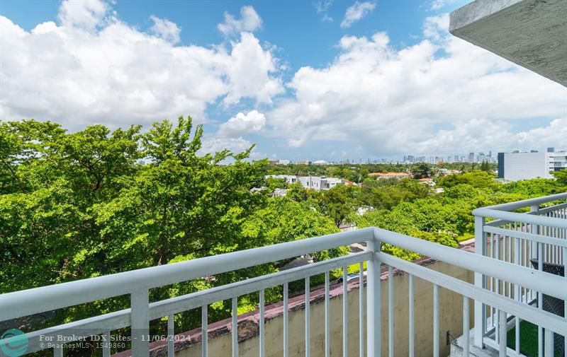 Image 5 of 23 For 3000 Coral Way  517