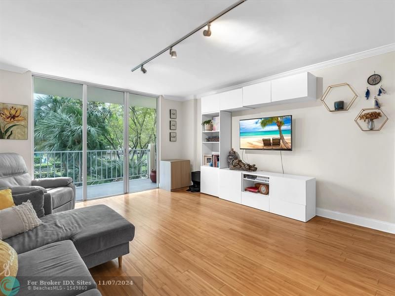 Image 9 of 26 For 11111 Biscayne Blvd  2f (221)