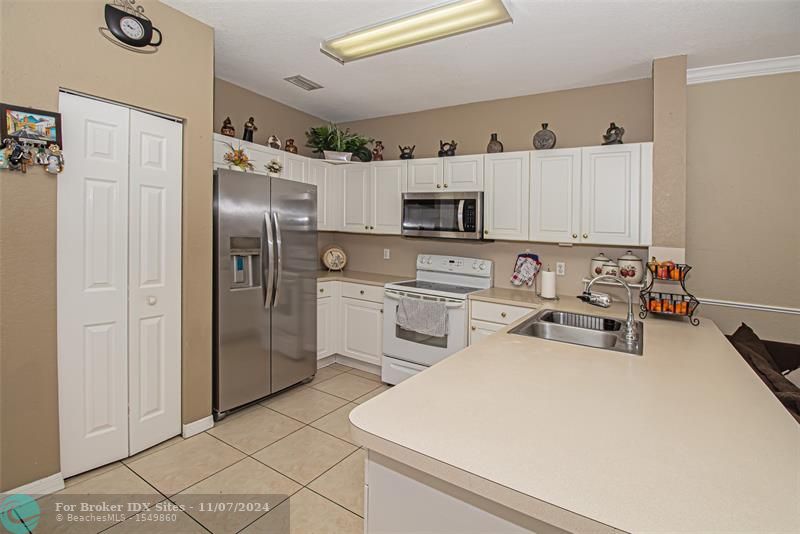 Image 10 of 36 For 7918 Catalina Cir  7918