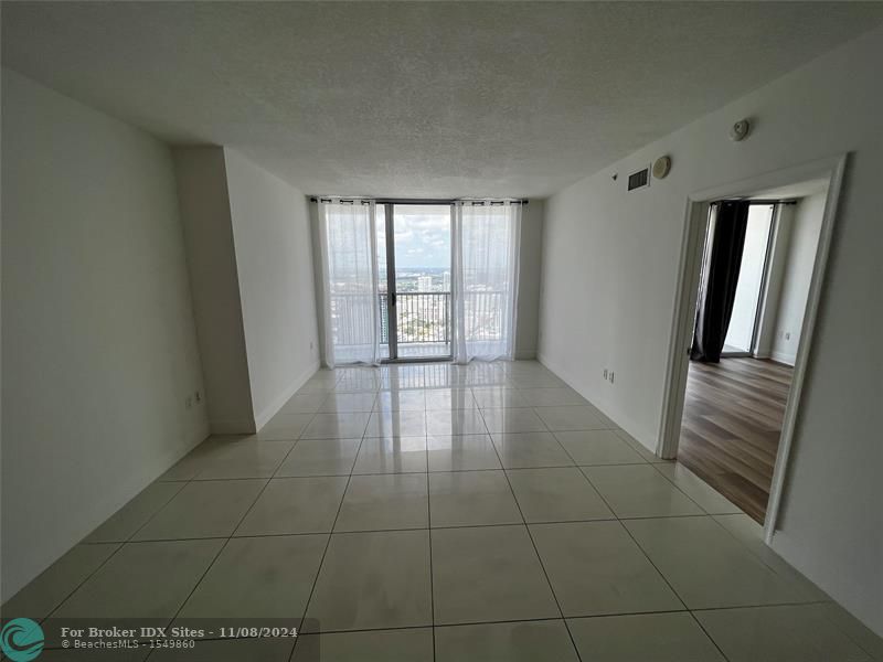 Image 4 of 14 For 1750 Bayshore Dr  5011