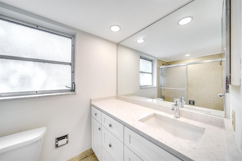 Image 14 of 40 For 2601 Course Dr  111