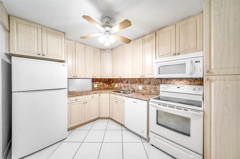 Image 26 of 40 For 2601 Course Dr  111