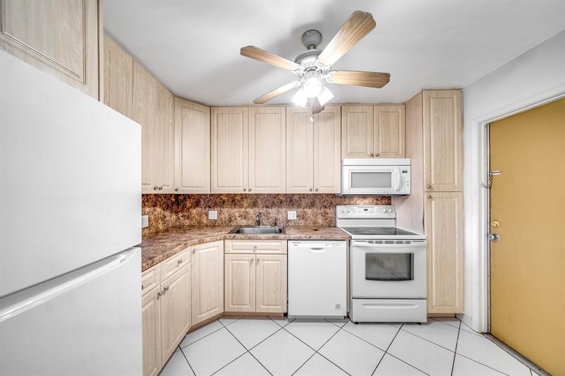 Image 27 of 40 For 2601 Course Dr  111