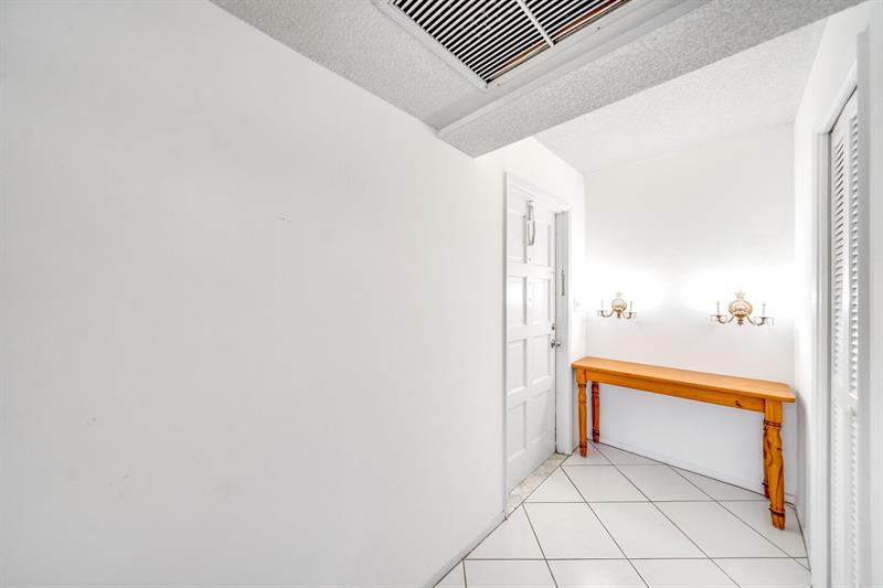 Image 31 of 40 For 2601 Course Dr  111