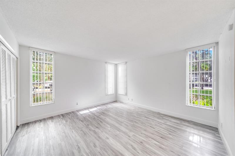 Image 7 of 40 For 2601 Course Dr  111