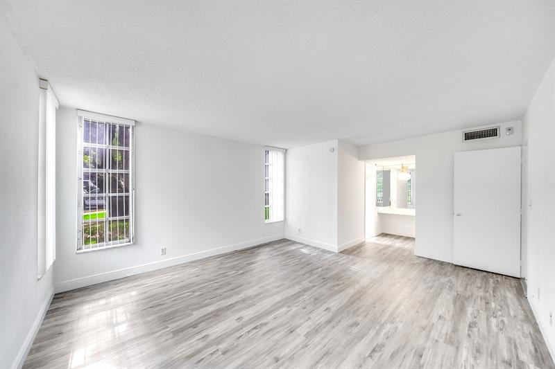 Image 9 of 40 For 2601 Course Dr  111