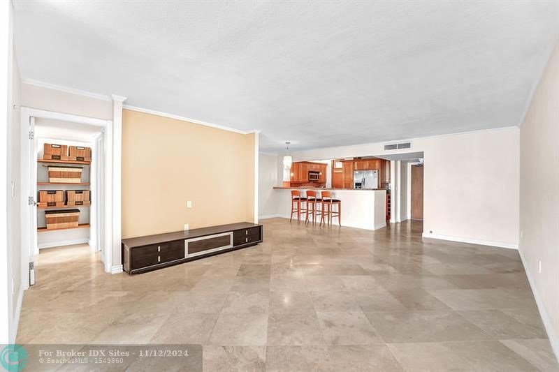 Image 11 of 25 For 6450 Collins Ave  804